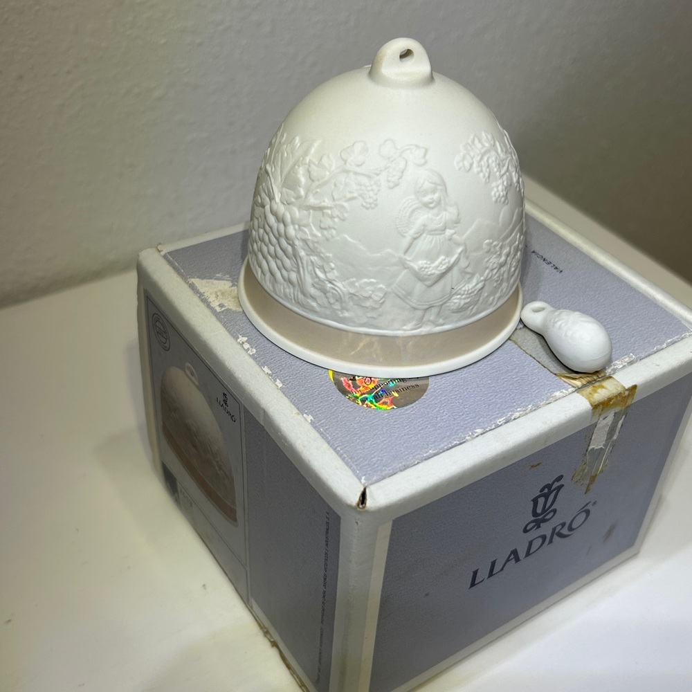 Vintage Retired 1993 Lladro #7613 Spring Bell, Collectors Society